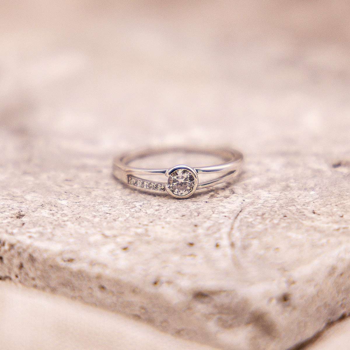Ring 375/- Weißgold rhodiniert Zirkonia