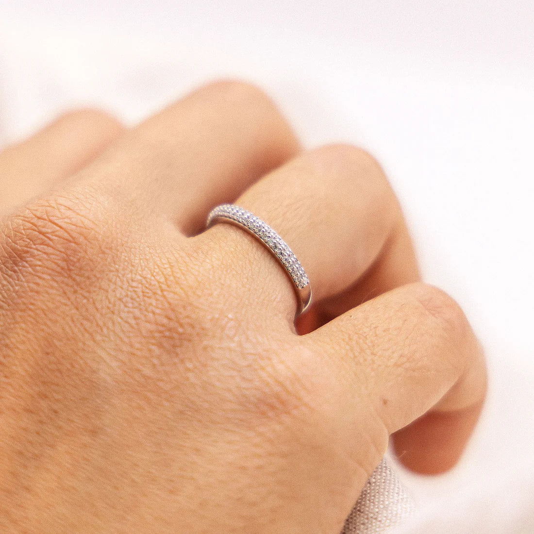 Zirkonia-Ring – 375 Weißgold rhodiniert · 21× Zirkonia (2,2 mm)
