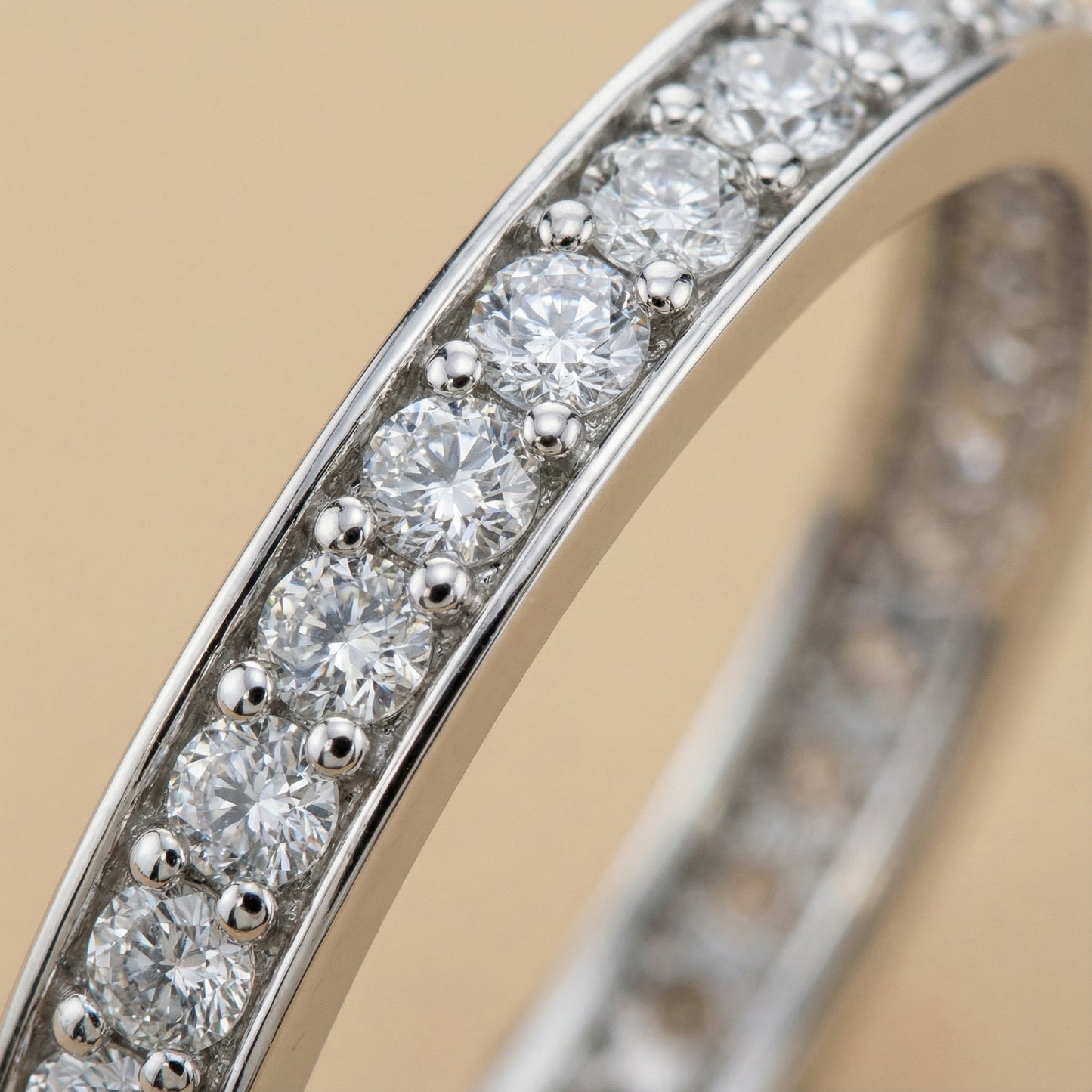 Zirkonia-Ring – 375 Gold rhodiniert · 40× Zirkonia (2,2 mm)
